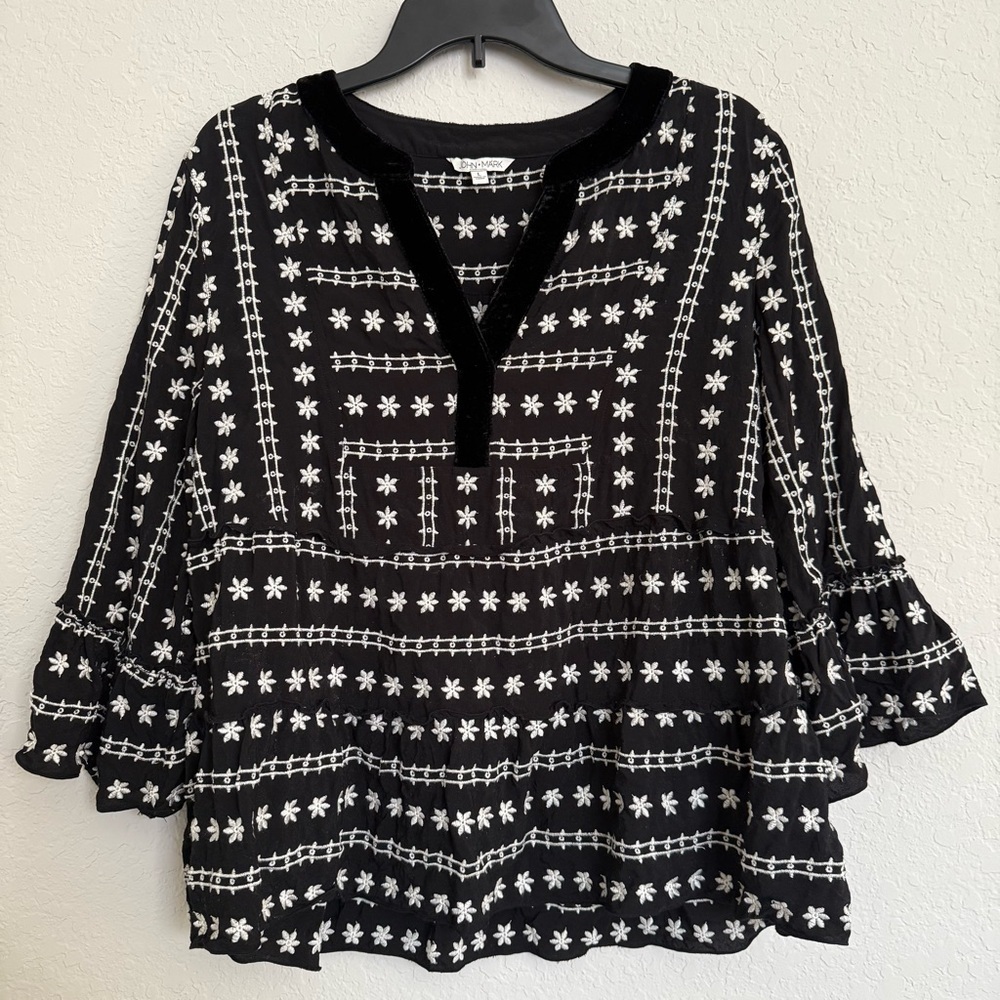 John Mark Black Floral Embroidered Babydoll Peasant Top Size L Bell Sleeve Boho